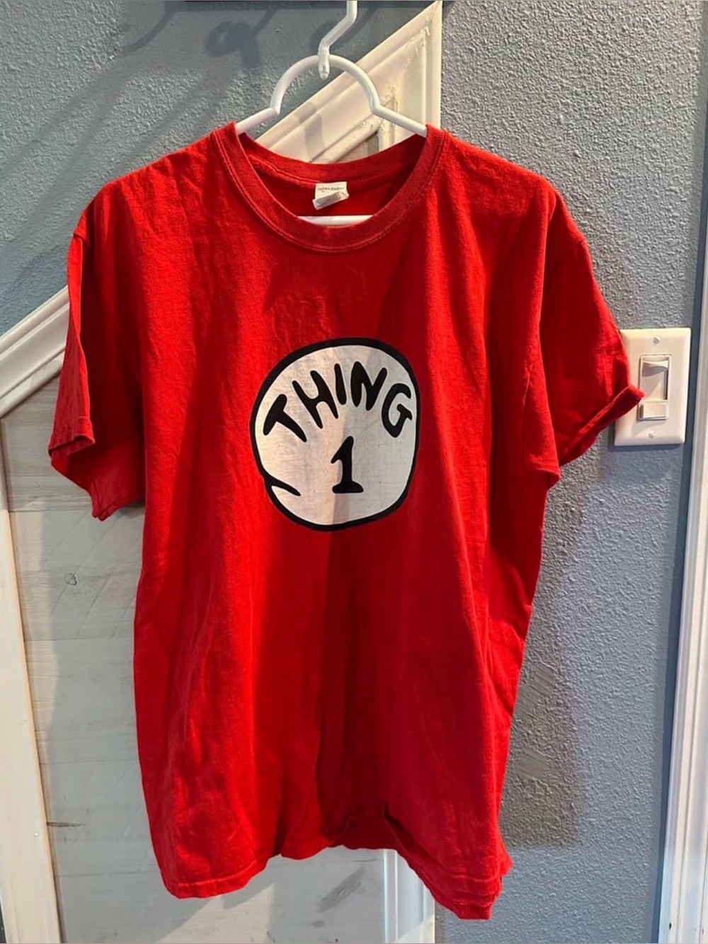 Dr Seuss “Thing 1” T-shirt Large